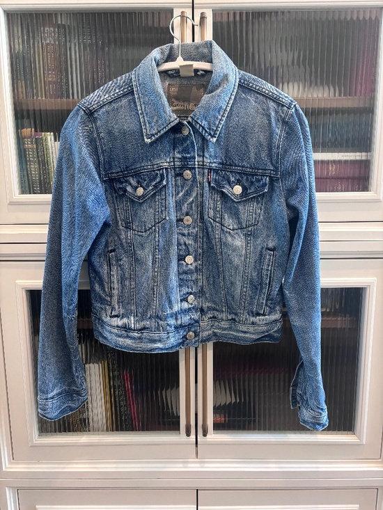 Levis Strauss Jackets & Blazers - Levi's Denim Trucker Jacket (M)
